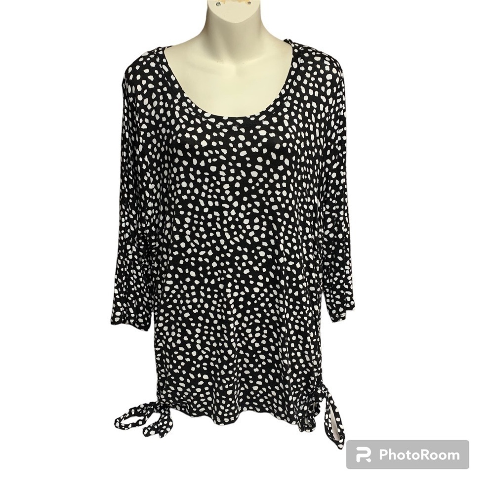 Thomas & Olivia size XL. Black/white side ruching and ties at the hips